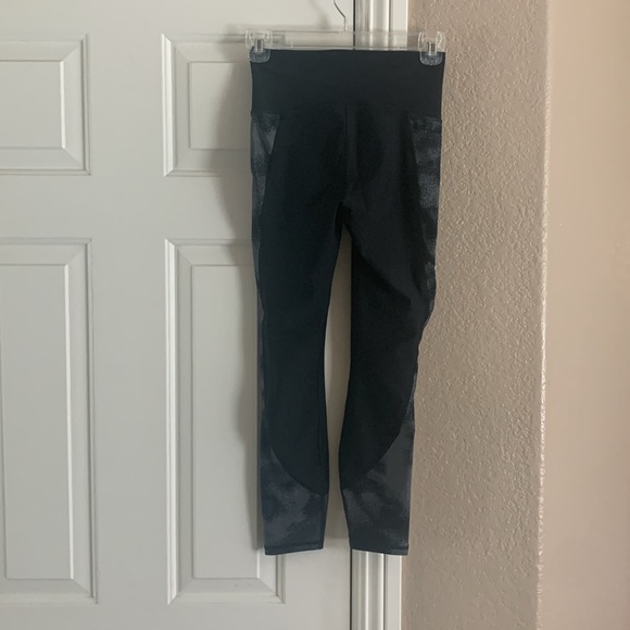 Under Armour Black and Gray Athletic Leggings - Picture 3 of 4